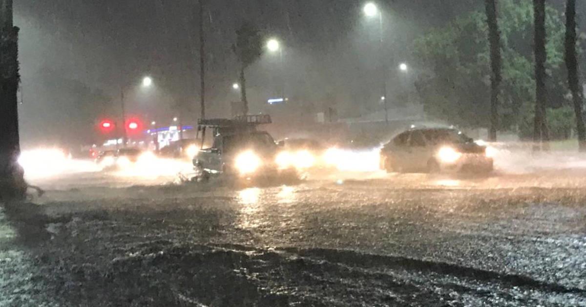 Alerta por tormentas: Ministro advierte de condiciones climáticas peligrosas - Ministro de Medio Ambiente advierte sobre tormentas semanales. Zonas vulnerables a inundaciones y deslizamientos. Precaución y seguimiento de protección civil.