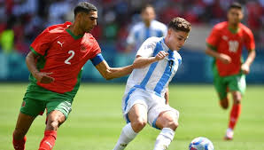 JJ.OO 2024: Escándalo tras el partido de Argentina y Marruecos - El gol del jugador argentino Cristian Medina fue anulado por el VAR y el partido terminó con un resultado de 2-1 dando ventaja a Marruecos.