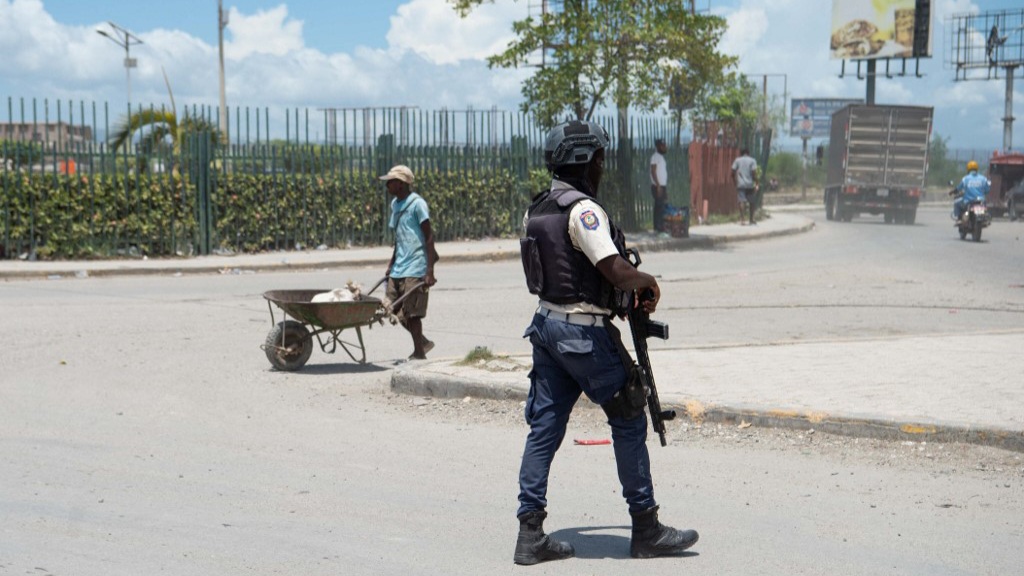 Fuga en prisión: 12 muertos y un alarmante aumento de la violencia en Haití - En Saint-Marc, Haití, una fuga carcelaria dejó 12 muertos. La crisis humanitaria se agrava y la violencia de bandas plantea serios peligros.