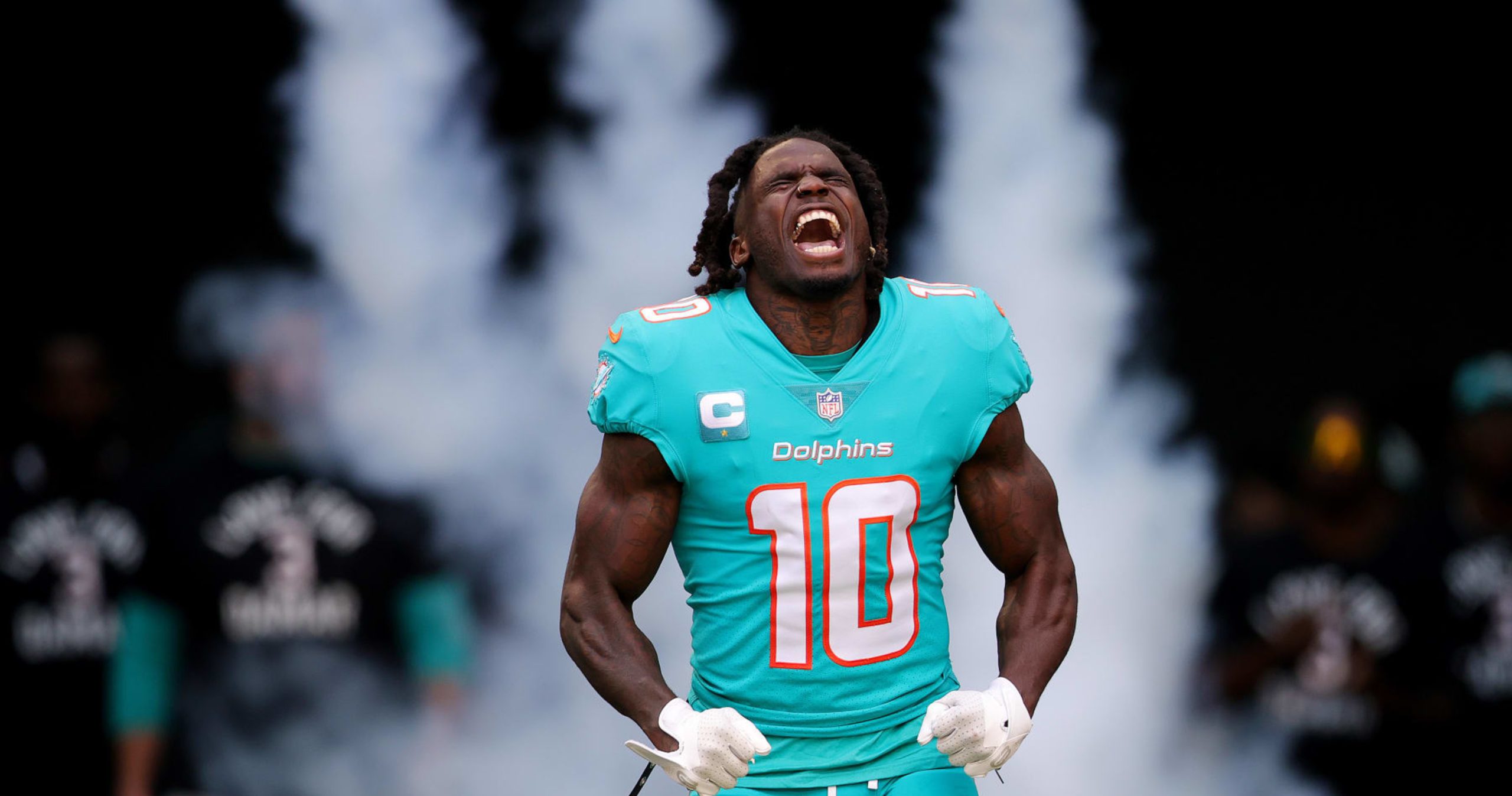 Tyreek Hill juega tras arresto - Tyreek Hill juega para los Dolphins horas después de ser arrestado. Reflexiona sobre la brutalidad policial y su experiencia tras el incidente.